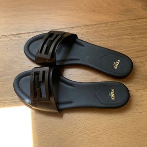 FENDI Black logo Slide sandals
